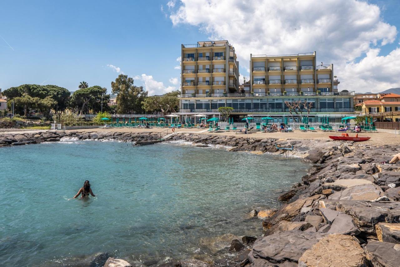 Hotel Bellevue Et Mediterranee Diano Marina Kültér fotó