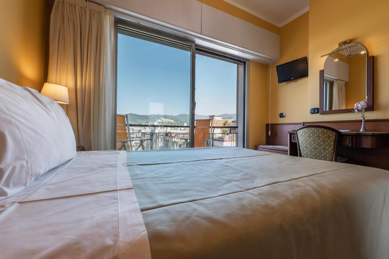Hotel Bellevue Et Mediterranee Diano Marina Kültér fotó