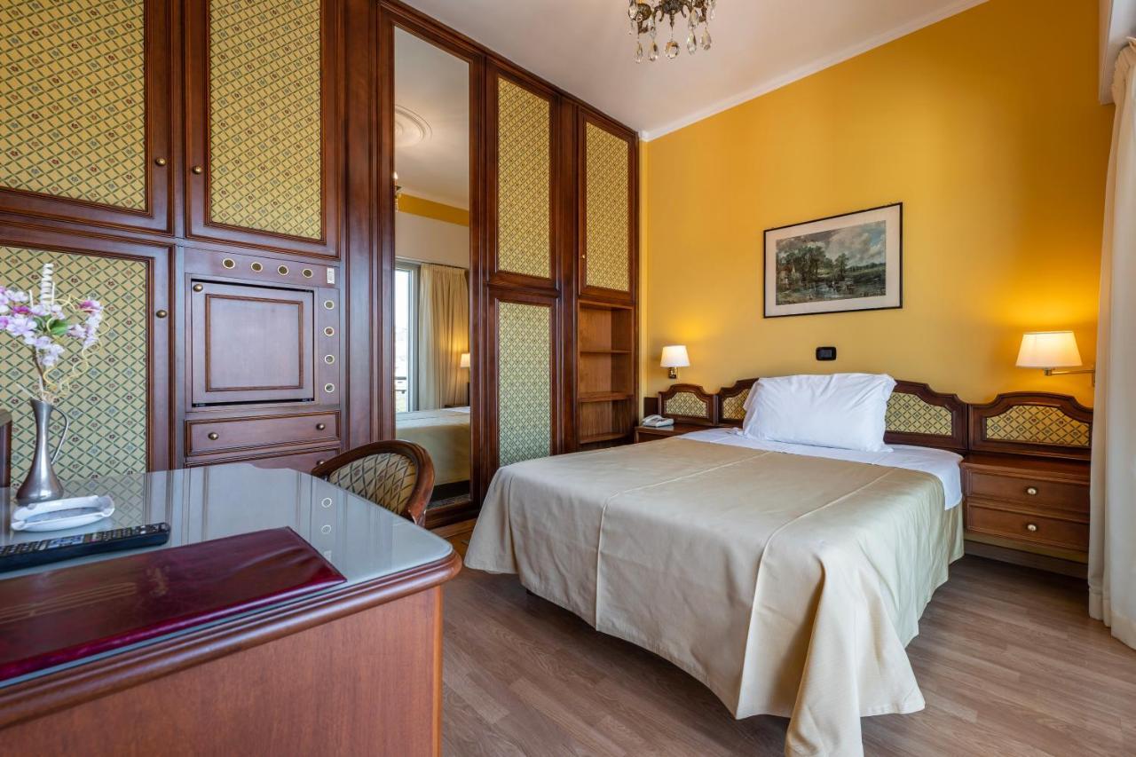 Hotel Bellevue Et Mediterranee Diano Marina Kültér fotó