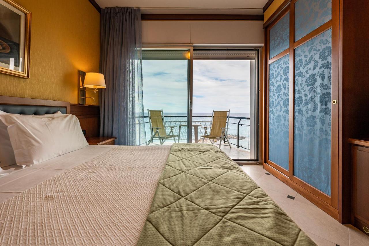 Hotel Bellevue Et Mediterranee Diano Marina Kültér fotó