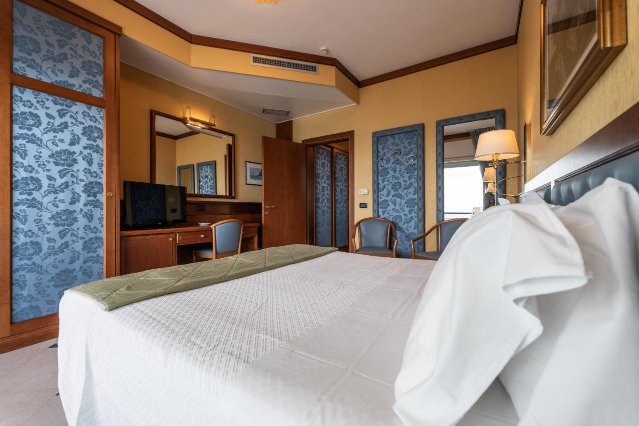 Hotel Bellevue Et Mediterranee Diano Marina Kültér fotó
