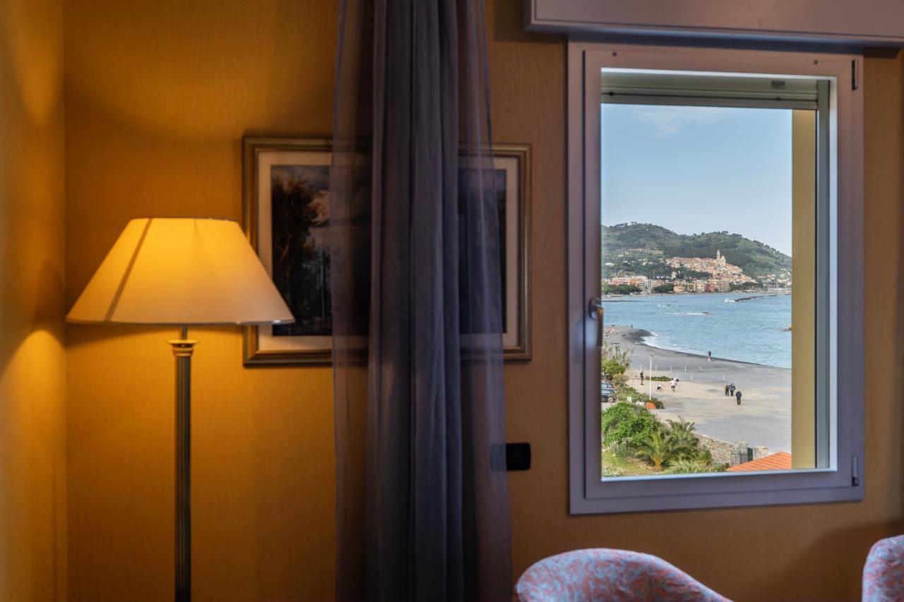 Hotel Bellevue Et Mediterranee Diano Marina Kültér fotó