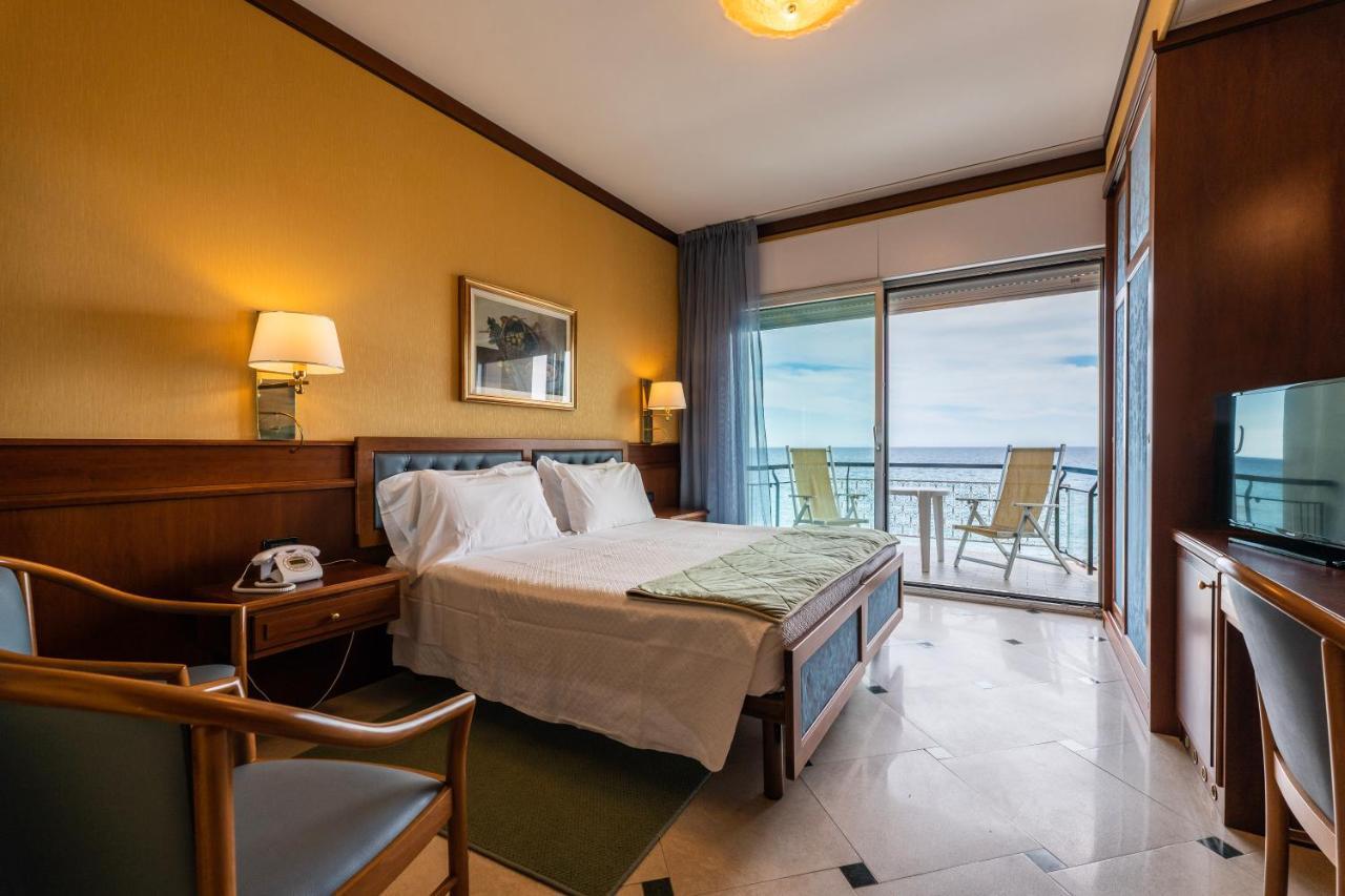 Hotel Bellevue Et Mediterranee Diano Marina Kültér fotó