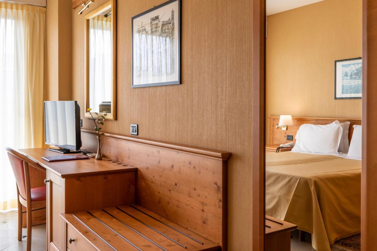 Hotel Bellevue Et Mediterranee Diano Marina Kültér fotó