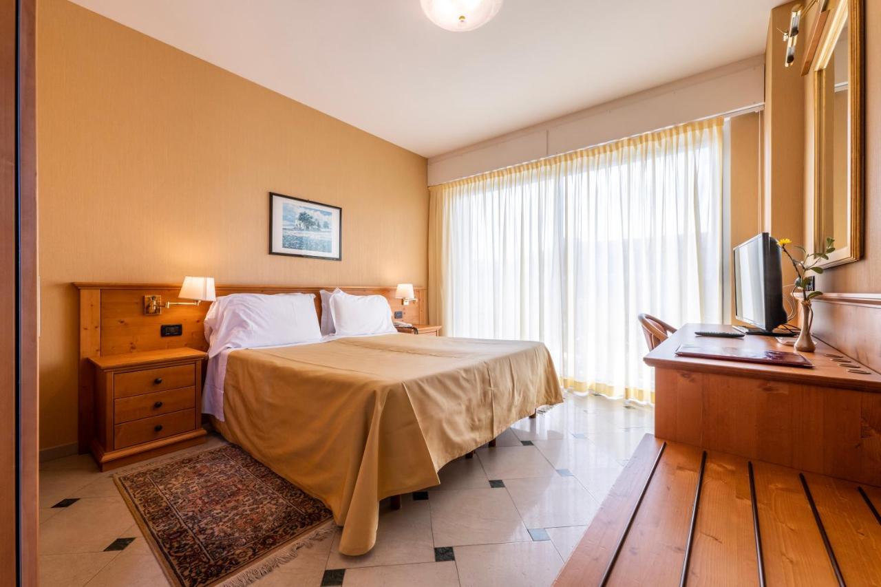 Hotel Bellevue Et Mediterranee Diano Marina Kültér fotó