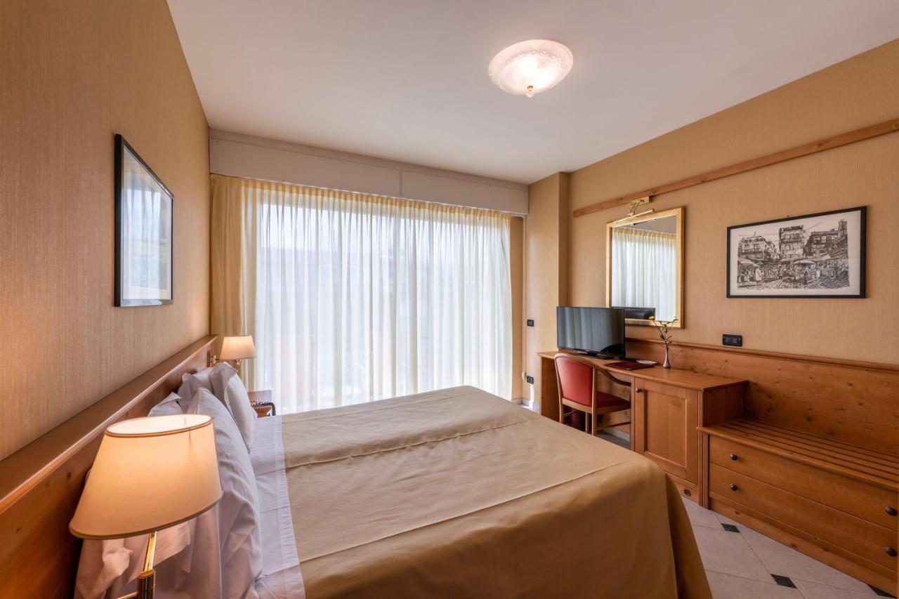 Hotel Bellevue Et Mediterranee Diano Marina Kültér fotó