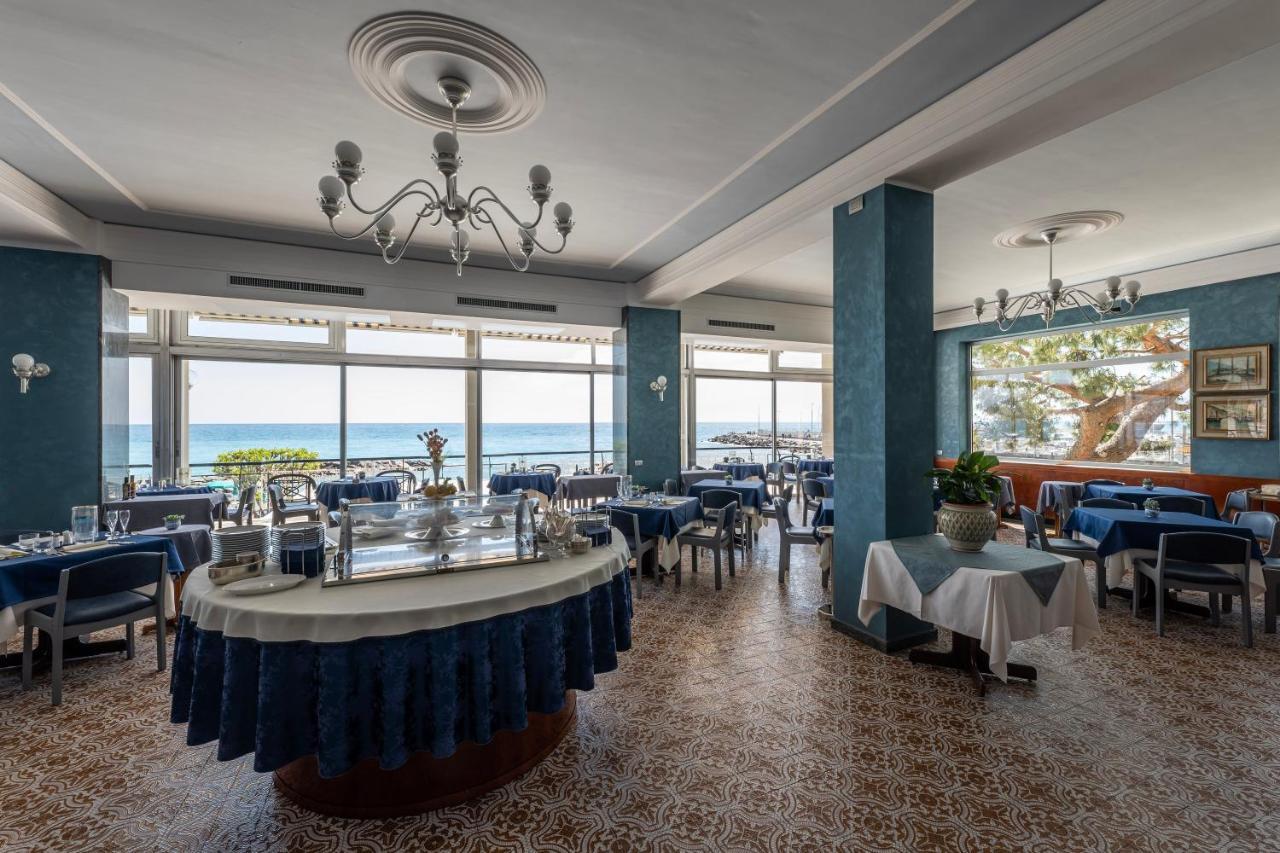 Hotel Bellevue Et Mediterranee Diano Marina Kültér fotó