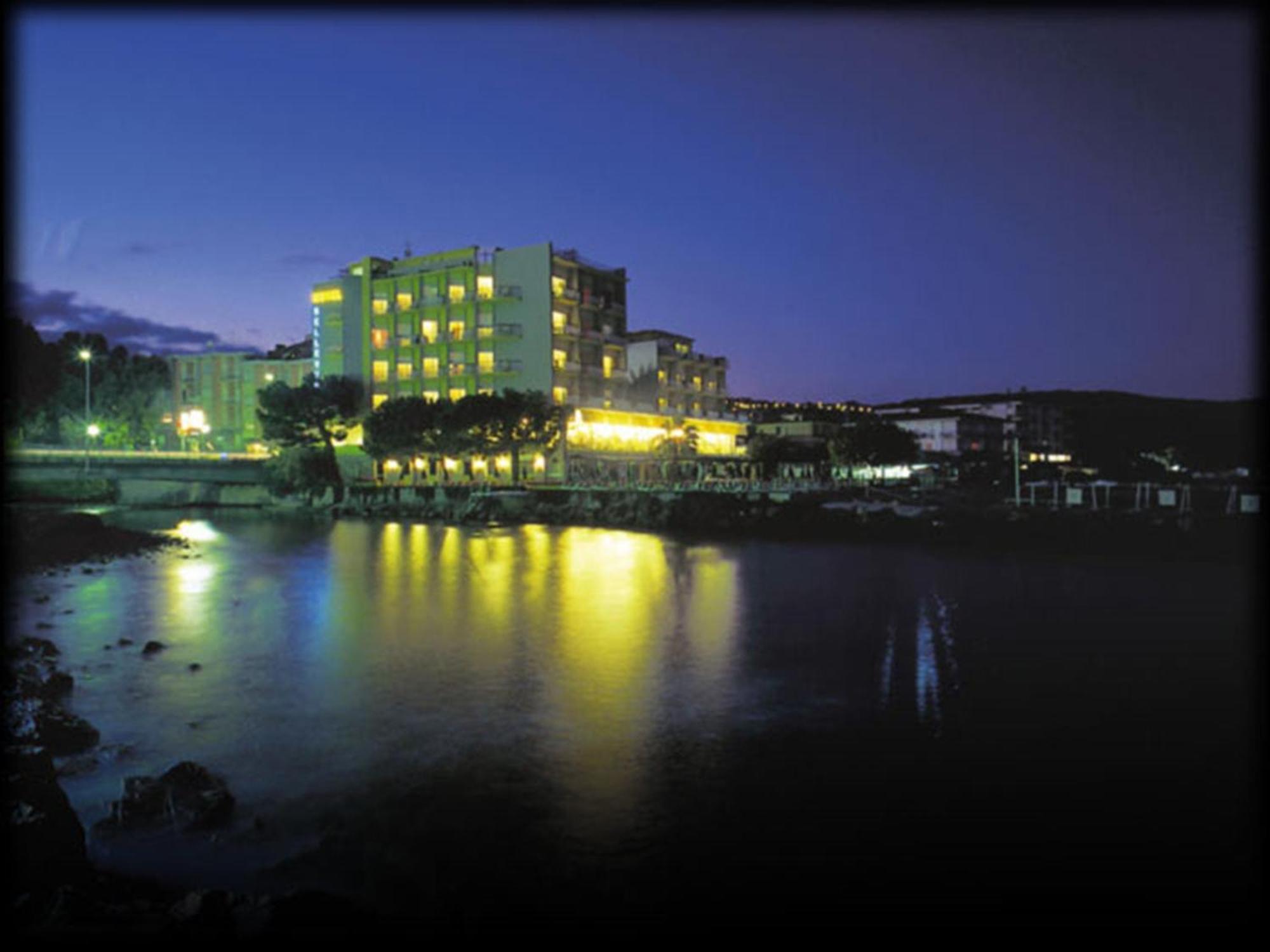 Hotel Bellevue Et Mediterranee Diano Marina Kültér fotó