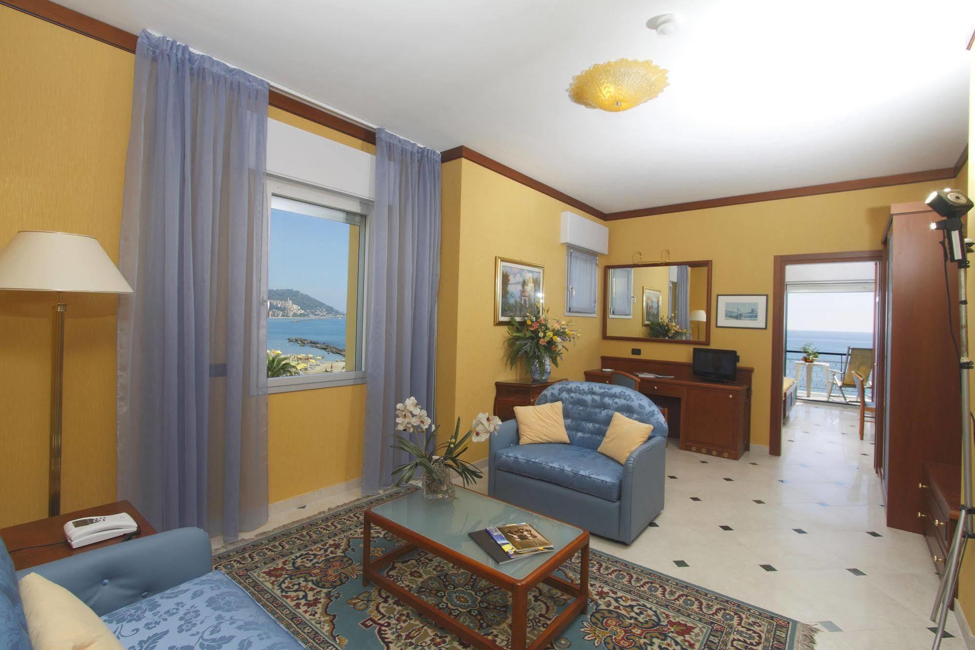 Hotel Bellevue Et Mediterranee Diano Marina Kültér fotó