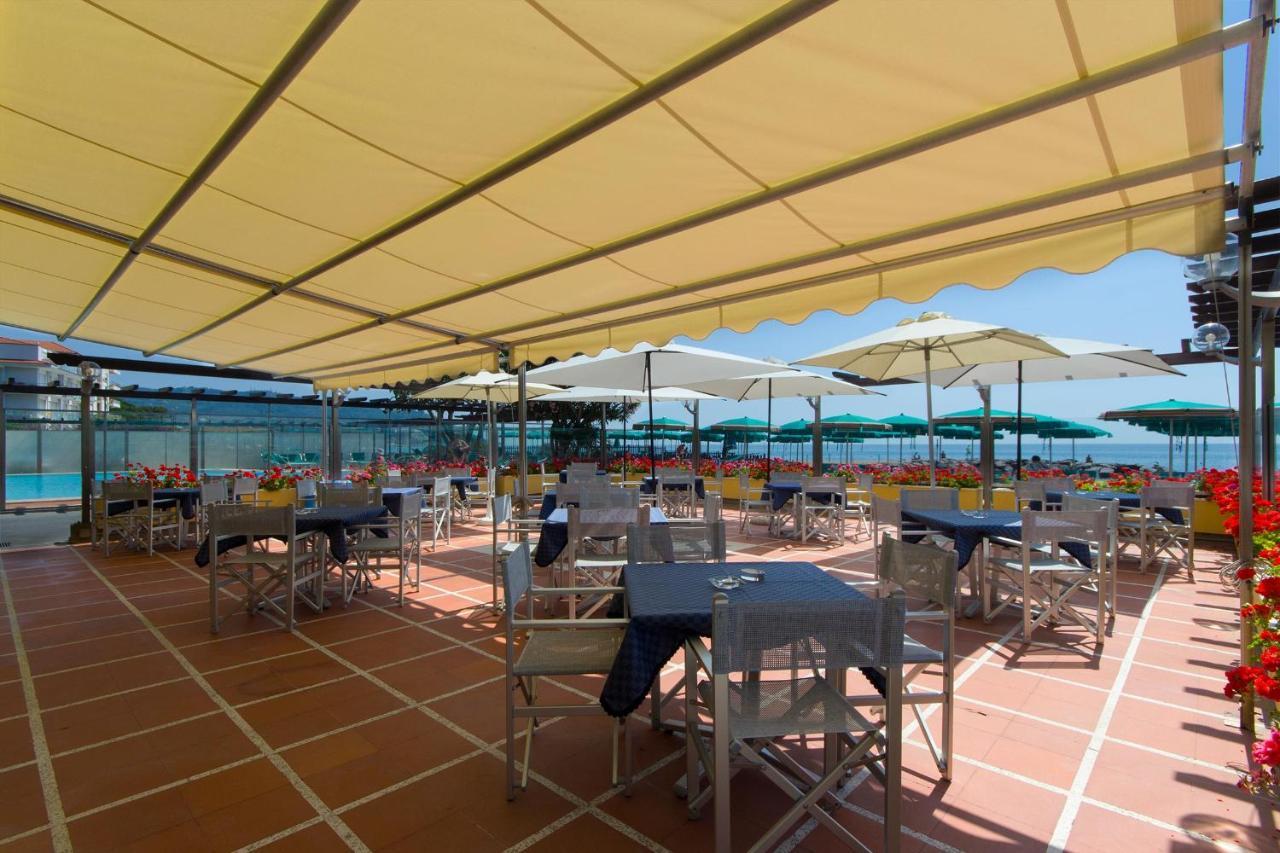Hotel Bellevue Et Mediterranee Diano Marina Kültér fotó